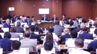 決算特別委員会①