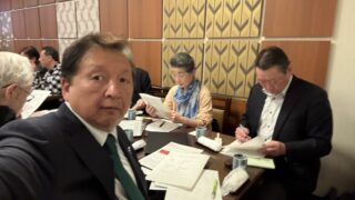 眞理子先生を囲んで