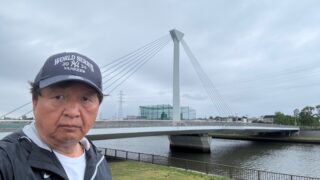 答えは西にアリ