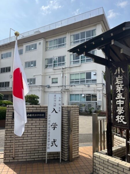 桜に見守られて